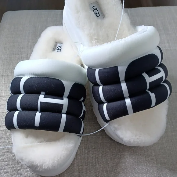 UGG Maxi Slide Logo Women's Slides Slippers White & Black UGG Logo Size 7 New - Picture 3 of 11